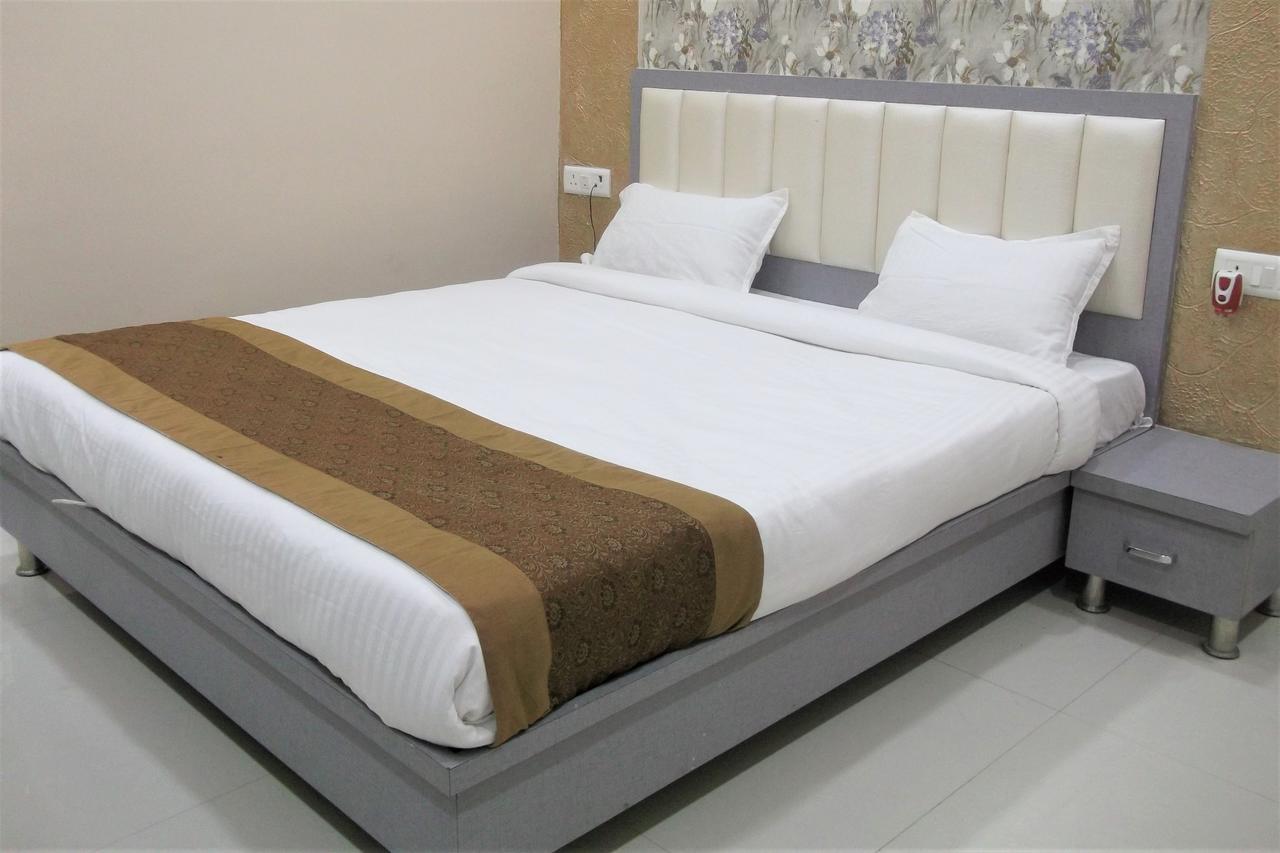 Oyo 10360 Hotel Grand Manoranjan Gorakhpur Eksteriør bilde