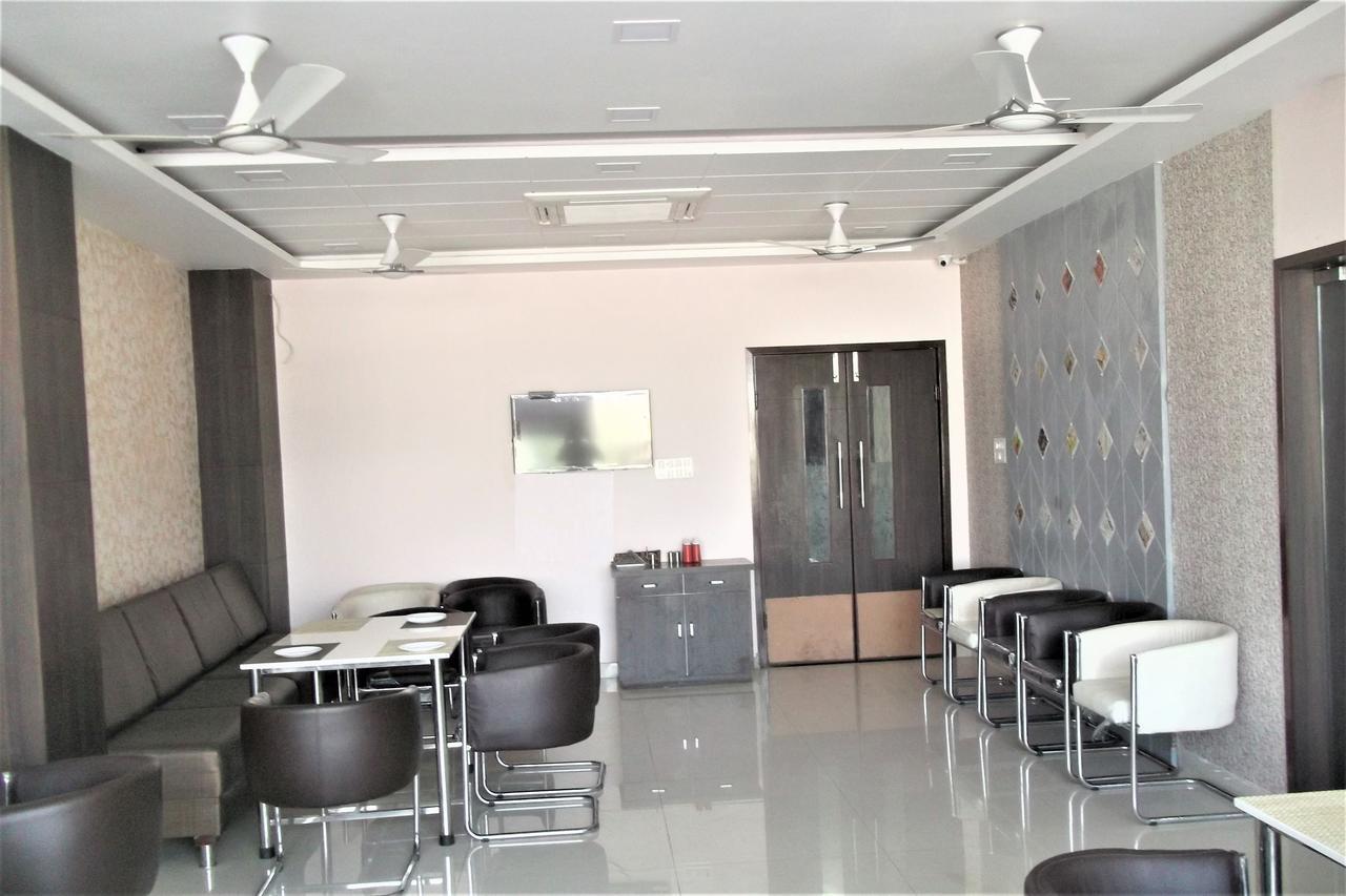 Oyo 10360 Hotel Grand Manoranjan Gorakhpur Eksteriør bilde