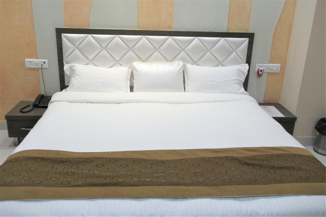 Oyo 10360 Hotel Grand Manoranjan Gorakhpur Eksteriør bilde