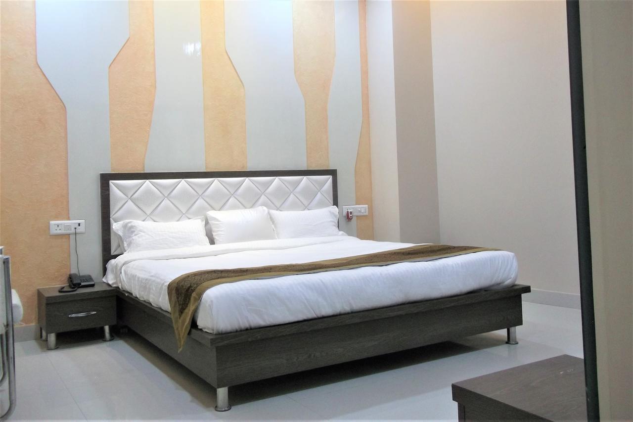 Oyo 10360 Hotel Grand Manoranjan Gorakhpur Eksteriør bilde