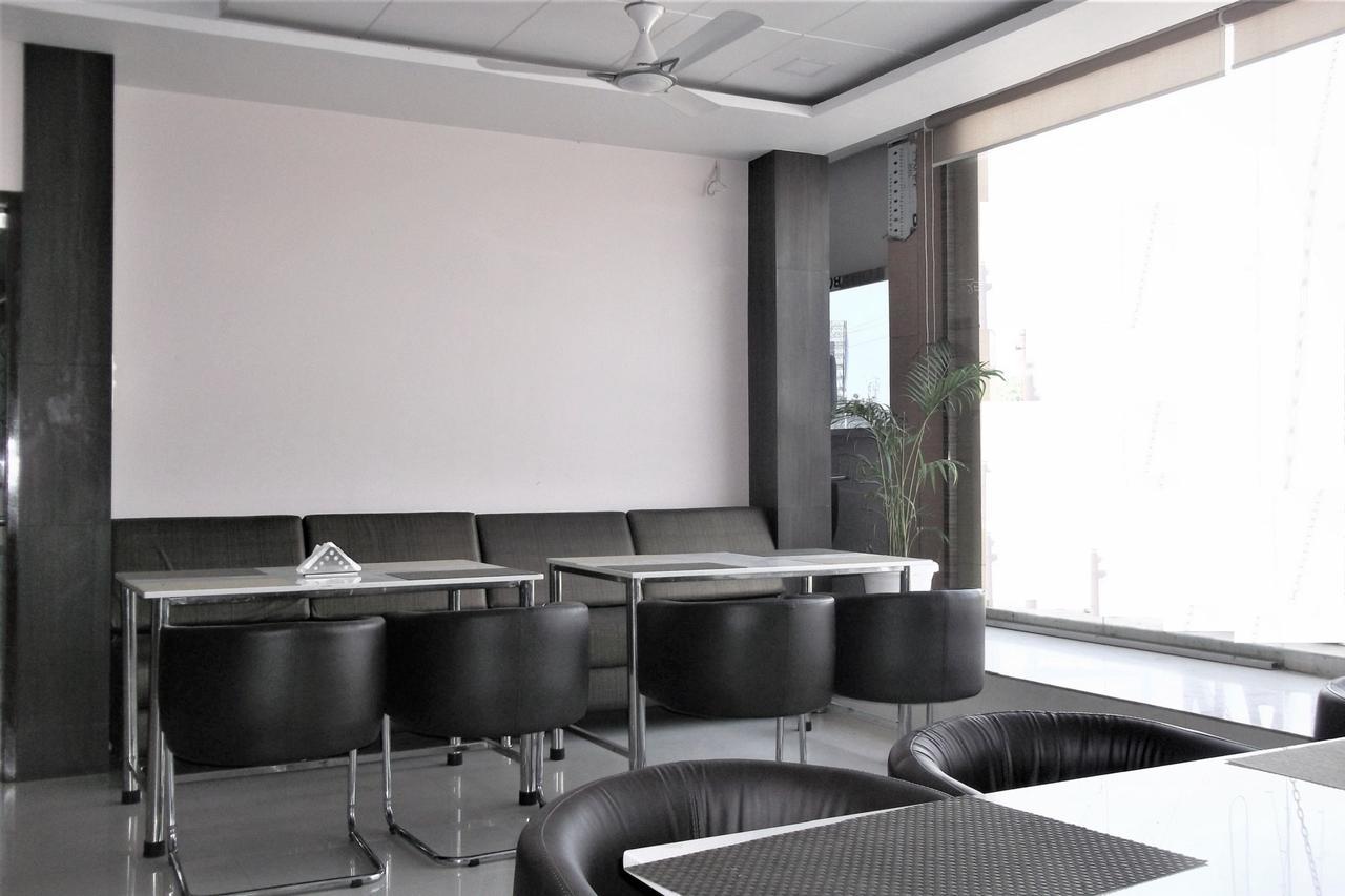 Oyo 10360 Hotel Grand Manoranjan Gorakhpur Eksteriør bilde